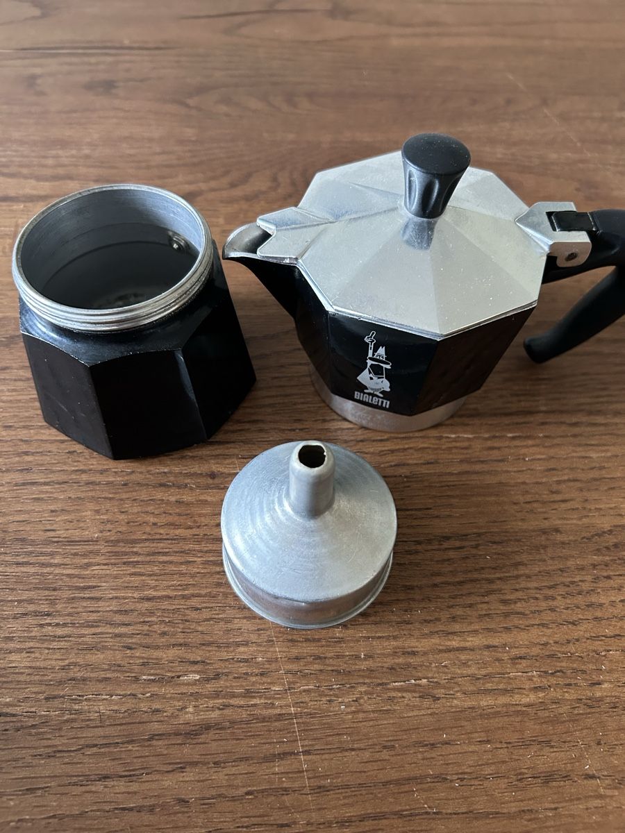 Bialetti Macchine per caffè & Macchine per espresso: Bialetti Moka Express Espressokocher, schwarz – Usato da Solothurn venduto da LarryTheDuck 1