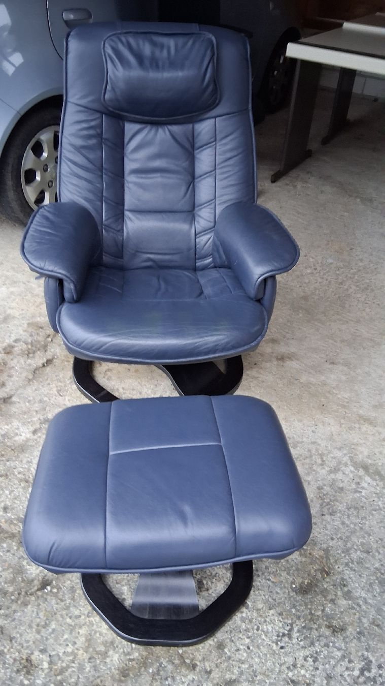 Sessel: Sessel mit Hocker Leder dunkelblau von Möbel Kamm  – Neu und originalverpackt aus Schachen LU von Brocki6105Schachen