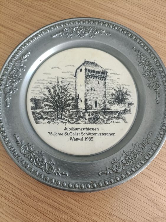 Assiette « Couronne Triomphale » en Étain massif - VINT' UP et REC' UP