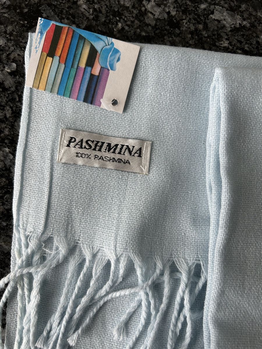 Foulard & Sciarpe: Light Blue Schal (New) – Nuovo (secondo la descrizione) da Zürich venduto da Sophie0569
