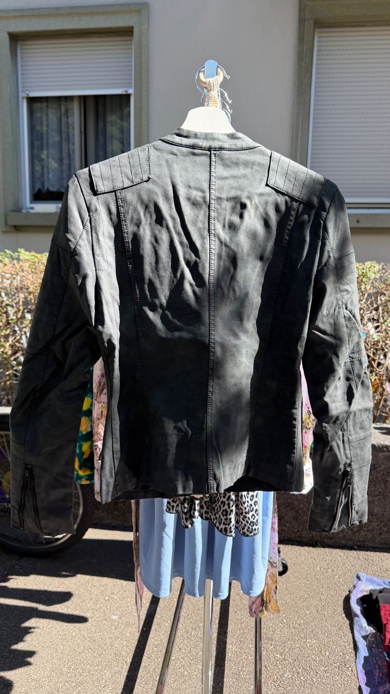 Only Giacche: ONLY Jacke schwarz-grau Grösse 34 – Usato da Basel venduto da annakati 2