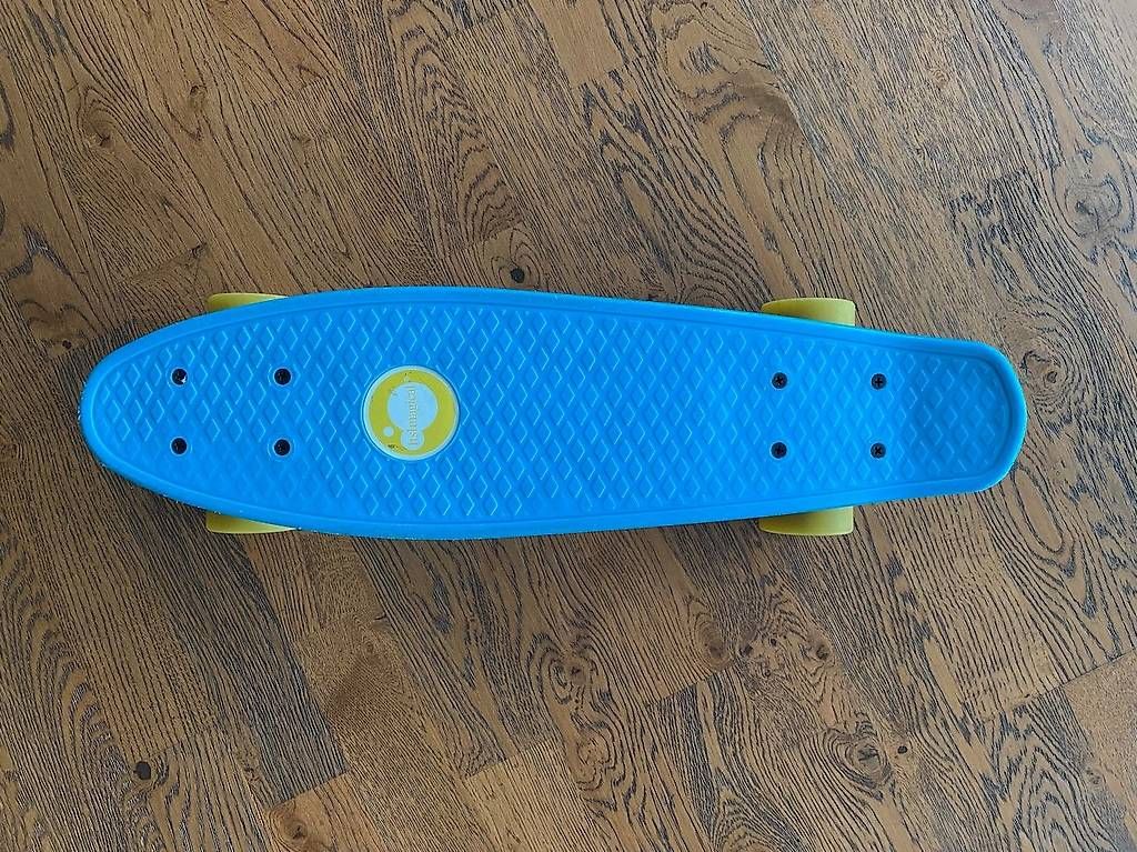 Skateboards: Planche à roulettes bleues pour enfants – Usato da Petit-Lancy venduto da dav_655t