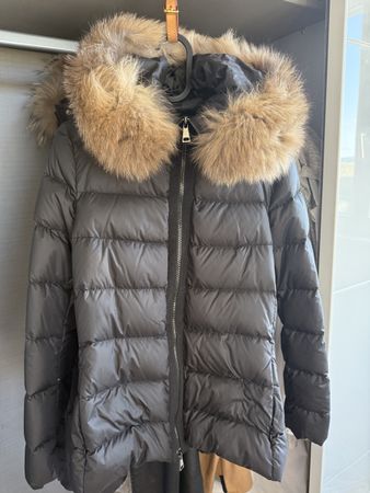 Damen Daunenjacke Moncler mit Echtfell Kapuze Grösse S