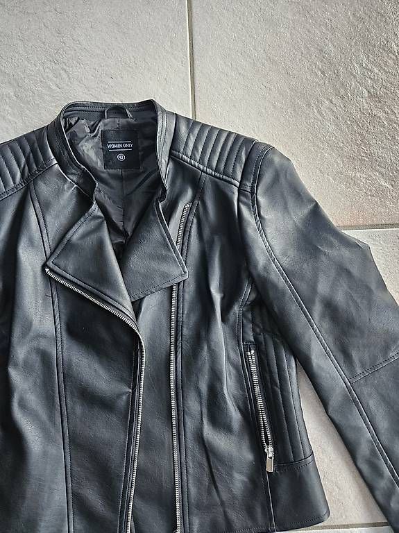 Giacche: Veste similicuir taille 40/42 – Usato da Vétroz venduto da sas_yln5 1