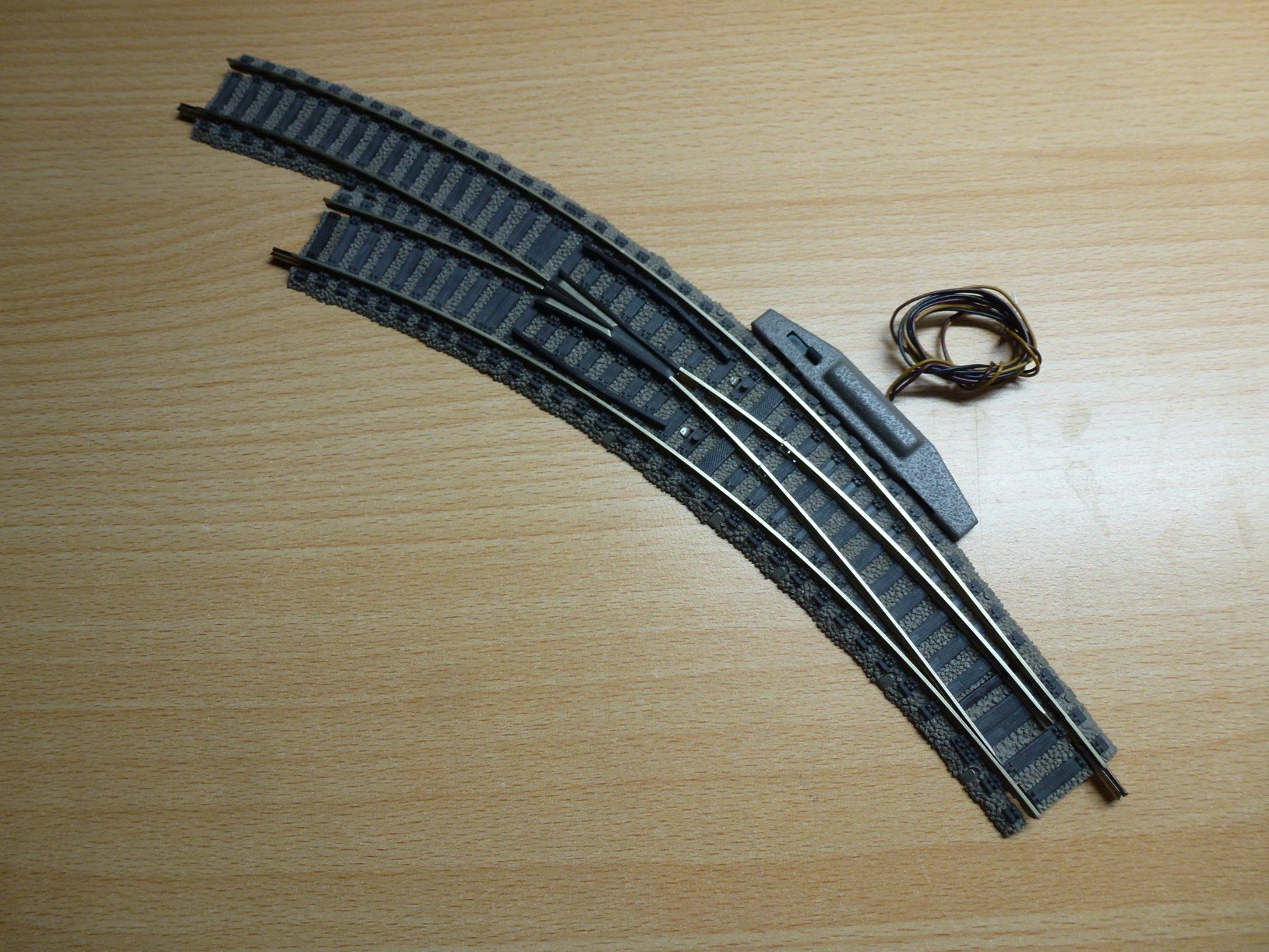 Fleischmann Modellini di ferrovie: Fleischmann H0 Profigleis Bogenweiche links 6142 – Usato da Hombrechtikon venduto da Se9