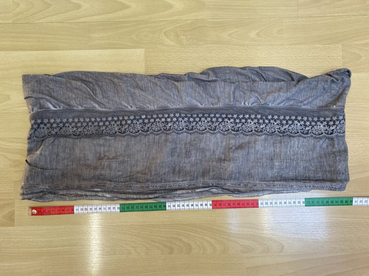 Nile Foulard & Sciarpe: Nile Loop-Schal grau mit Spitzenbesatz  – Nuovo (secondo la descrizione) da Buochs venduto da H16 4