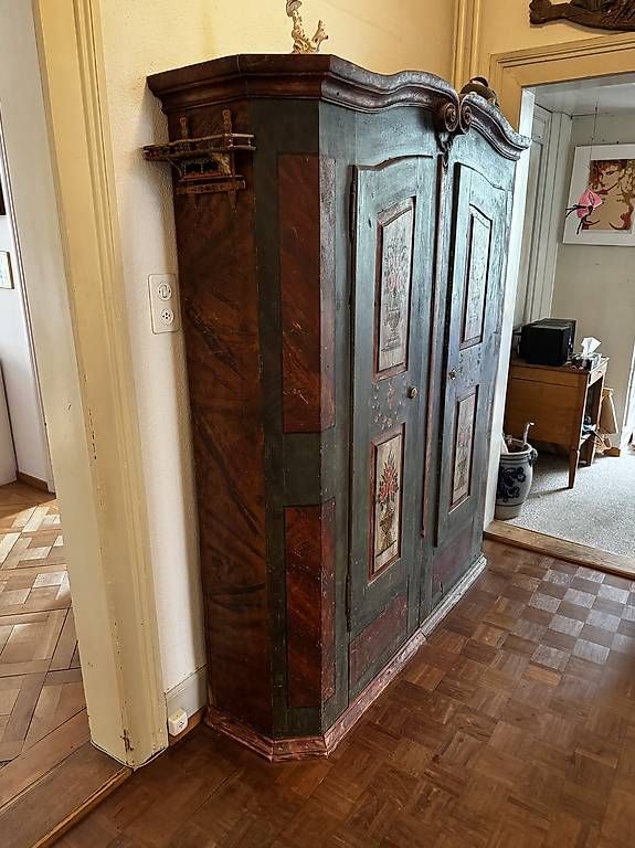 Schränke: Antiker Bauerschrank – Gebraucht aus Zürich von antoineb02