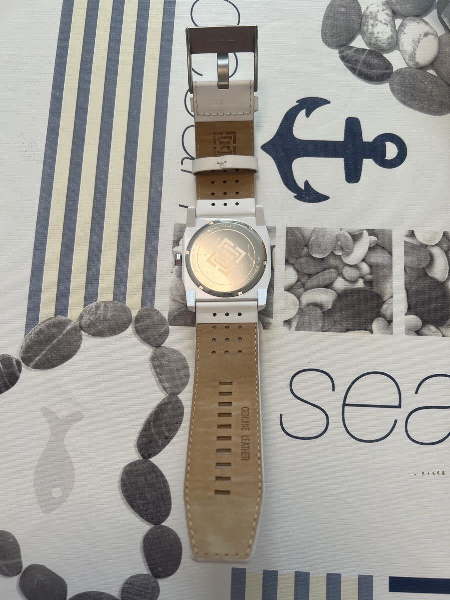 Orologi: Montre cuir blanche K – Usato da Payerne venduto da Kikas 1