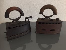 2 antike Bügeleisen