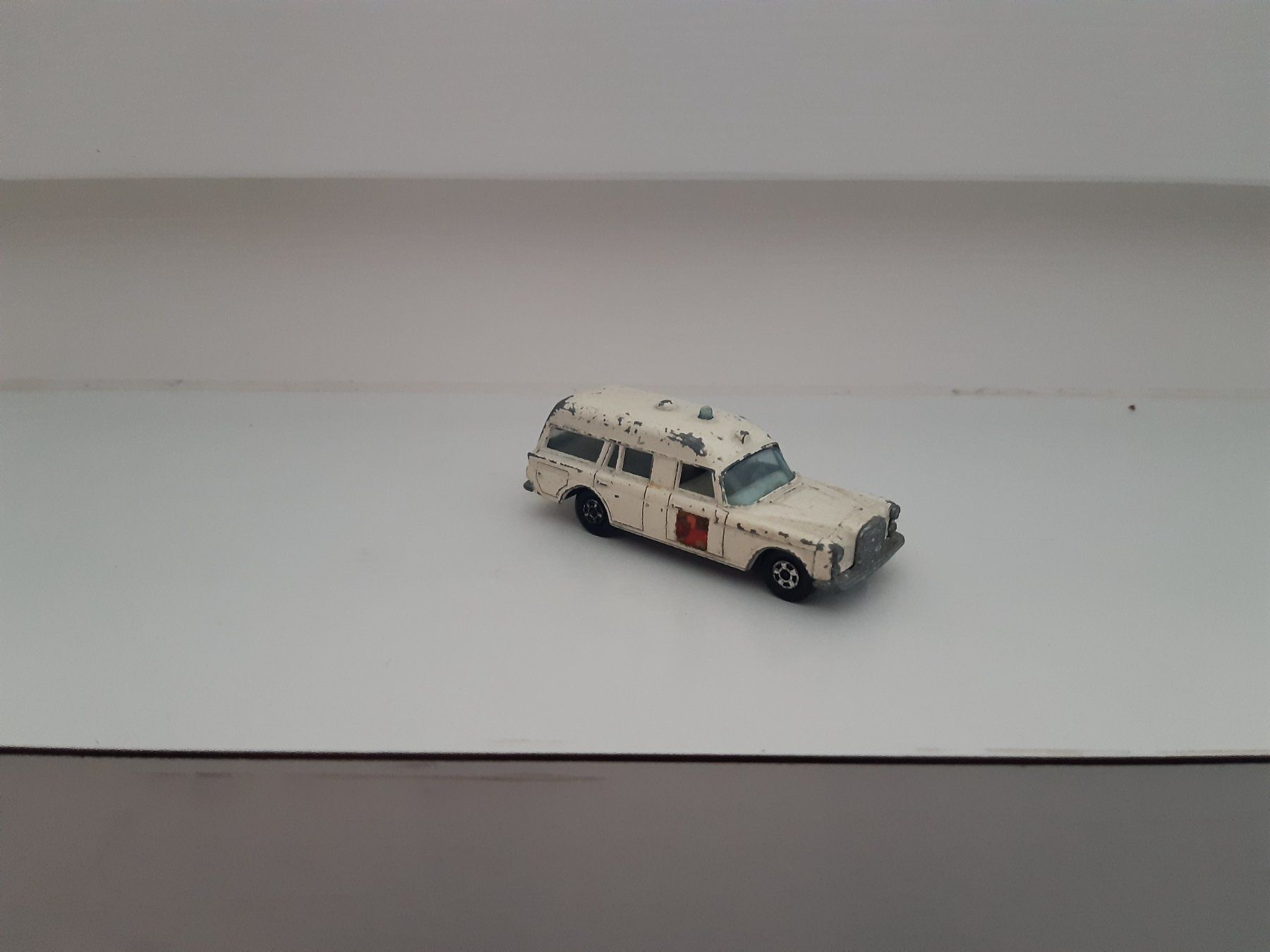 Matchbox Modellini d'auto: Mercedes Benz Krankenwagen – Usato da Neuhausen venduto da simr3