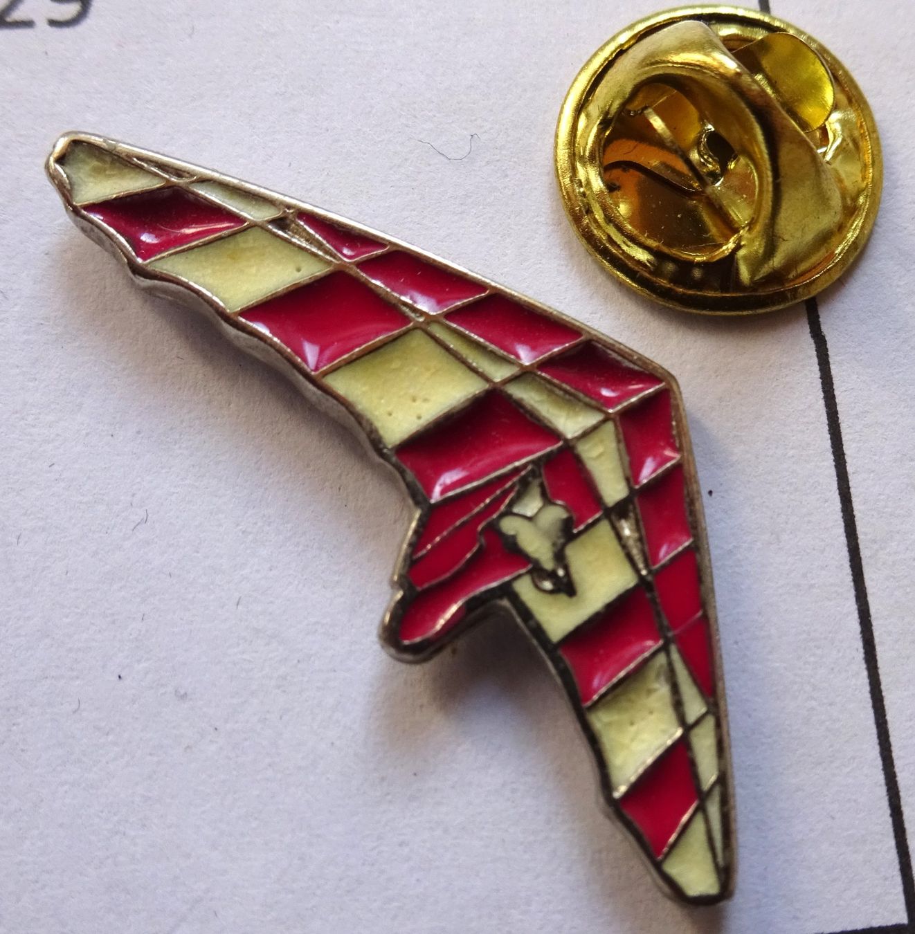 Pin Delta Flieger (Gebraucht) in Utzenstorf für CHF 1 mit Lieferung