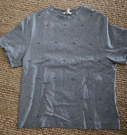 Graues H&M T-Shirt mit Nieten, Grösse M, 