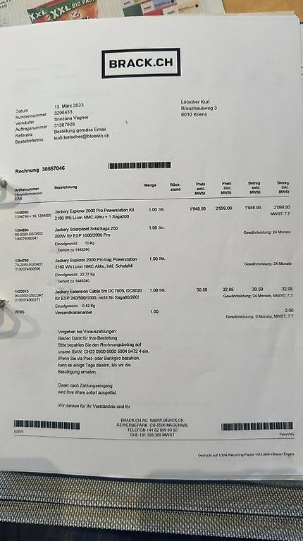 Generatori di corrente: Powerstation Jackerj Explorer 2000 Pro mit Solar 200 Watt – Usato da kriens venduto da Pralinato5