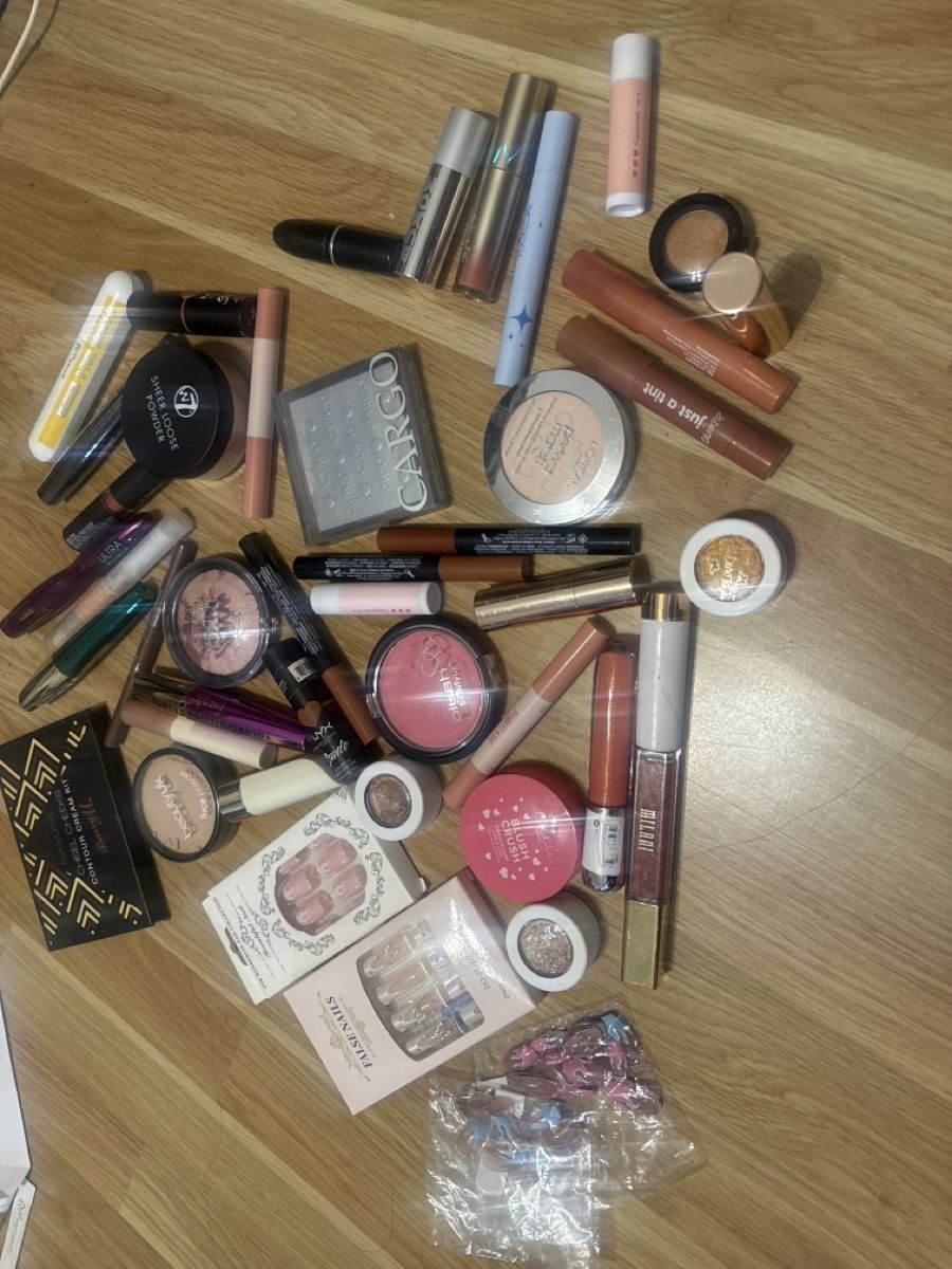 Make-up: Verschiedenes makeup – Gebraucht aus Köniz von Yaiito