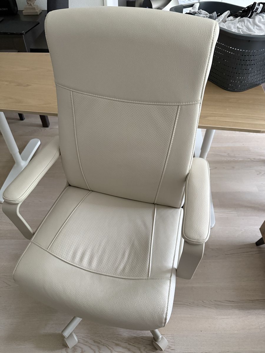 Ikea Chaises: Ikea Bürostuhl Millberget – D'occasion à Basel par bri_y5pb 1