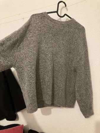 H&M Knit Sweater Melange Size XS. It is huge so fits S, M