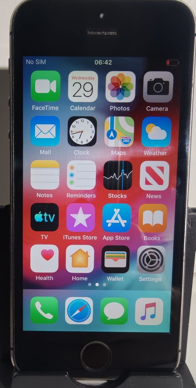 Apple Handys / Smartphones: Apple iPhone 5S Smartphone schwarz gebraucht – Gebraucht aus La Tour de Peilz von Dejobokin