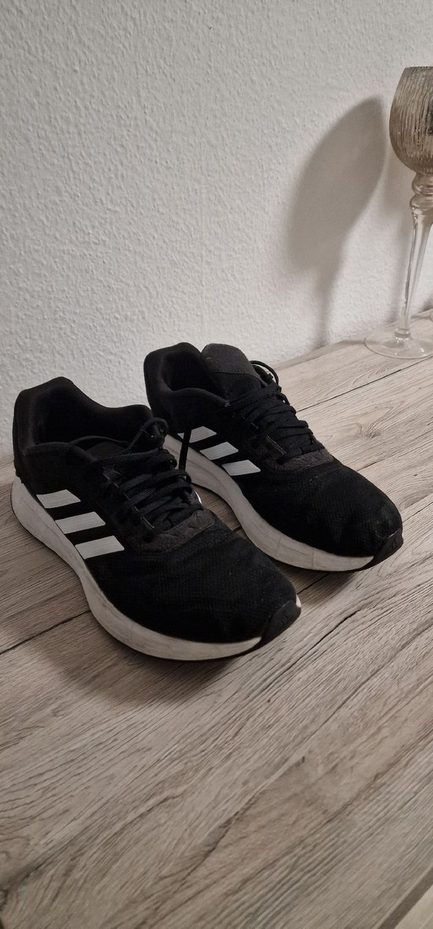 Nike Herrenschuhe: Adidas Schuhe – Gebraucht aus Zürich von Abrar123 1