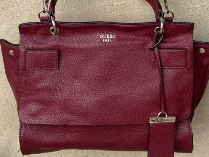 Guess Borse da donna: Neuwertige Tasche von GUESS Farbe berry – Nuovo (secondo la descrizione) da Uster venduto da pri_6r68 5