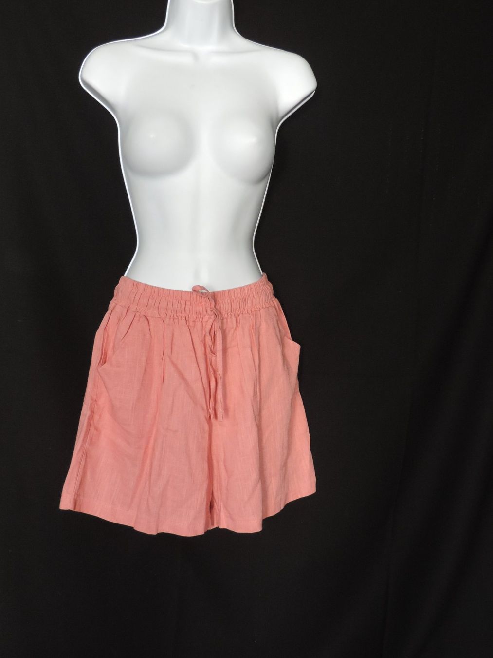 Pantalons: short rose – D'occasion à Genève par Axelle333 1