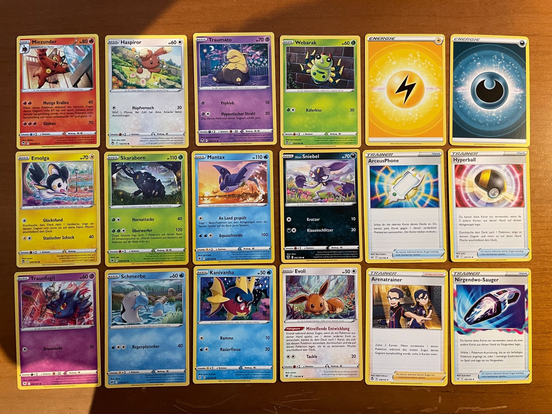 Pokémon Carte collezionabili: Pokemon Karten Set (Versand gratis) – Nuovo (secondo la descrizione) da Chur venduto da Angerson