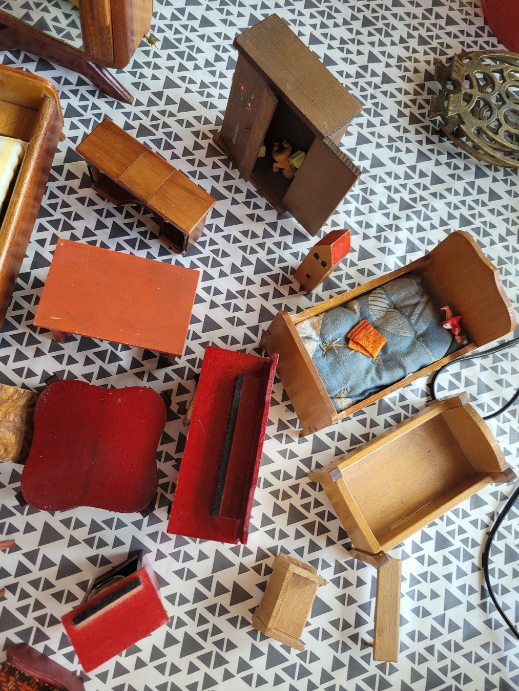 Case e mobili per bambole: Mobilier pour maison de poupée  – Usato da Bevaix venduto da pac_7gyt 3