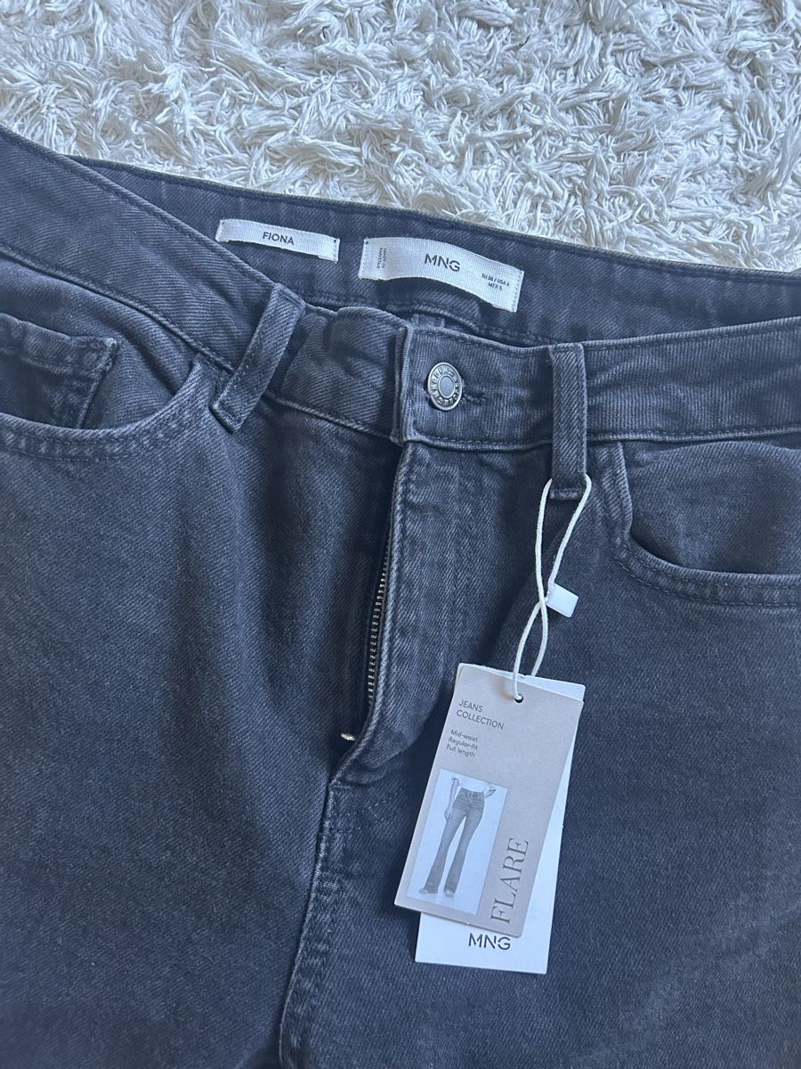 Mango Jeans: MANGO Flared Jeans schwarz – Usato da Hägendorf venduto da Anoana 1