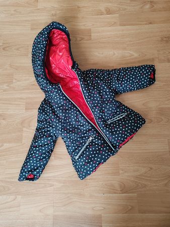 Wendejacke für Kinder rot schwarz Herzmuster Grösse 74/80