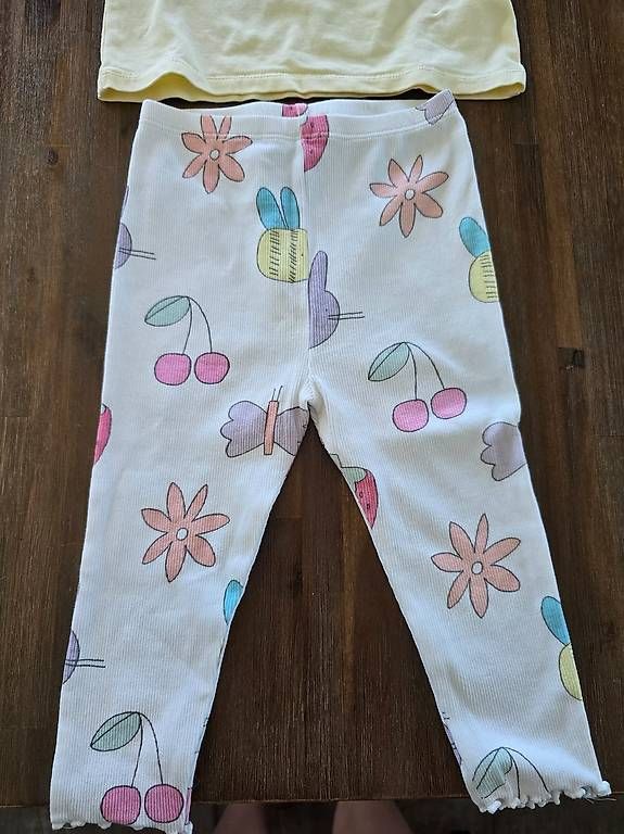 Lotti & Set di vestiti: Set Leggings und Pullover Gr. 86 – Usato da Wattenwil venduto da annina1187 2