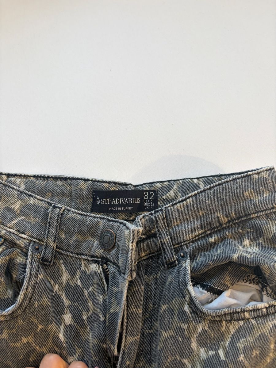 Stradivarius Jeans: Pantalon Stradivarius léopard  – Gebraucht aus Pully von ari_78pk 1
