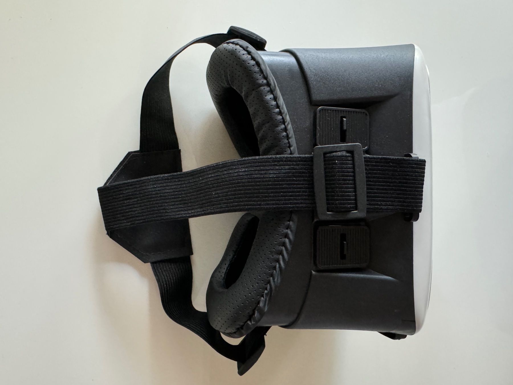 Casco VR: Virtual reality on your smart phone – Nuovo (secondo la descrizione) da Cologny venduto da PEACEANDLOVE 2