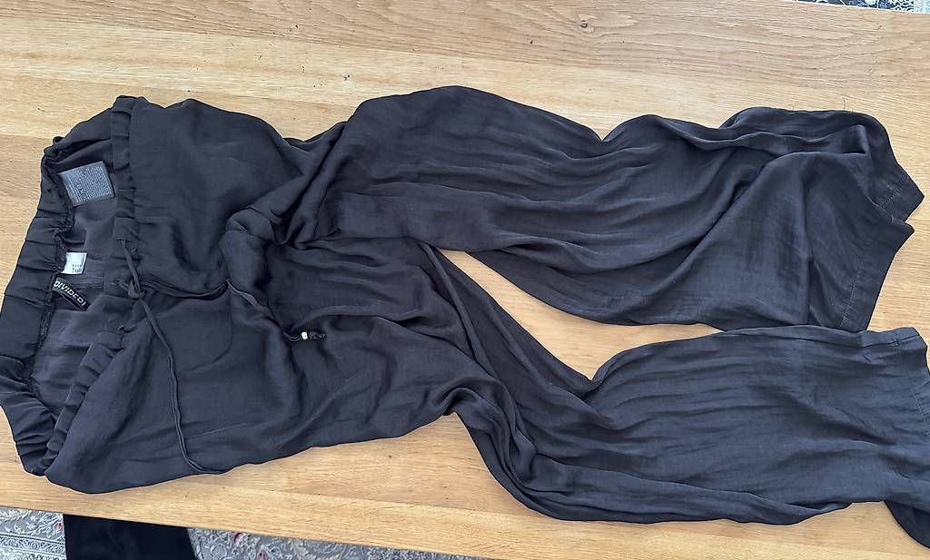 Pantaloni: 4 Stück  – Usato da St. Gallen venduto da sho_xzw7