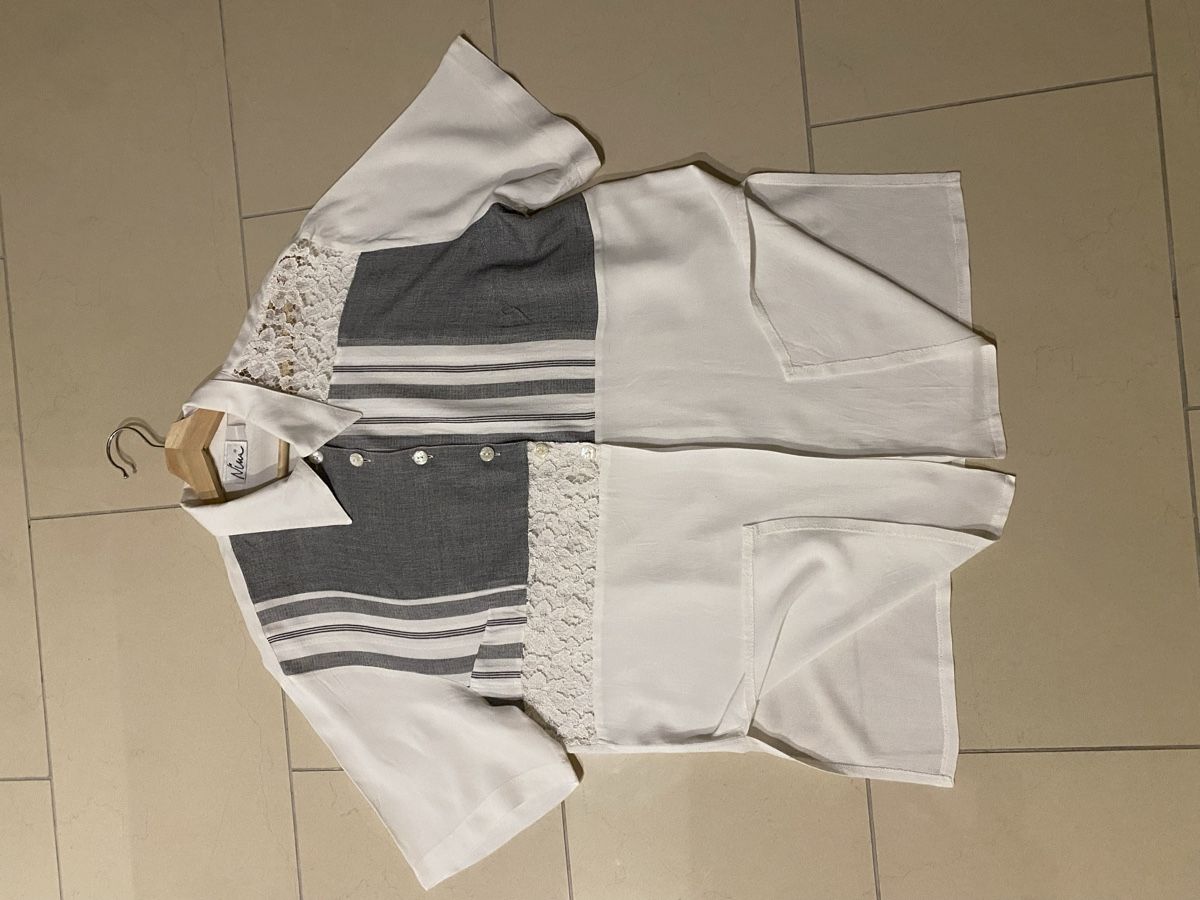 Camicette: Nina Damenbluse mit Spitze Weiss/Grau  – Usato da Rorschach venduto da Lauraq12 1