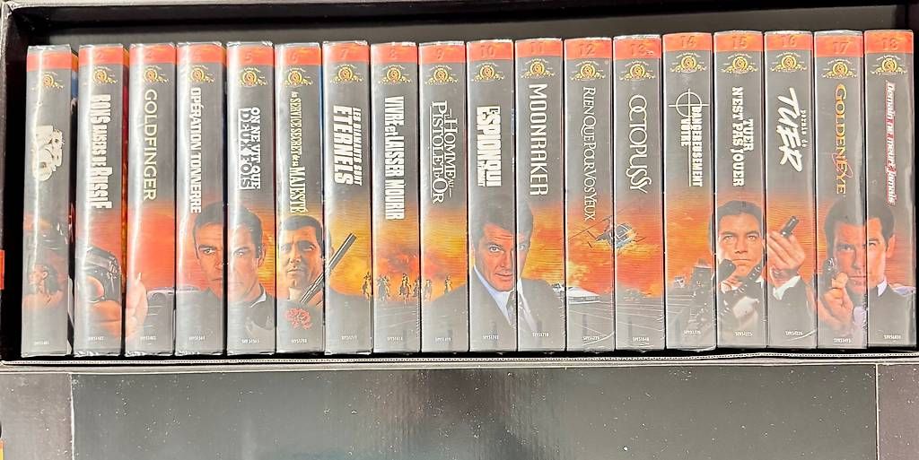 Alle VHS: Coffret VHS James Bond 007 – Gebraucht aus Pieterlen von leothi01 1