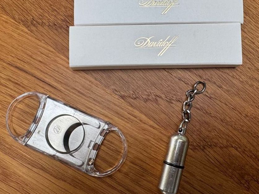 Davidoff Sigari: Zigarren Set - Cutter, Zigarrenbohrer & Davidoff Streichhölz – Nuovo (secondo la descrizione) da Gurmels venduto da topsommer