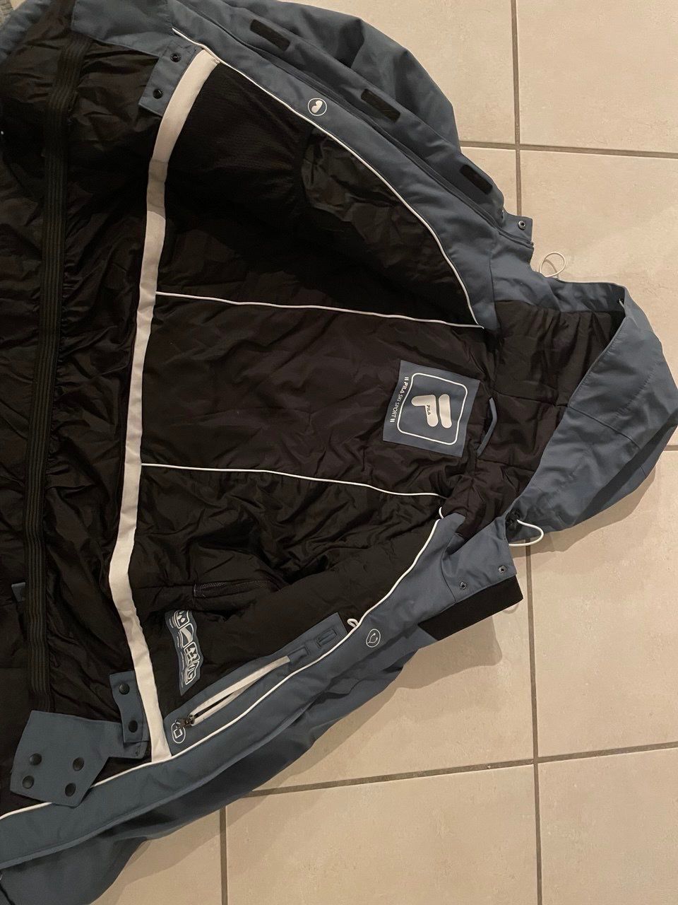 Fila Lotti di vestiti: Fila Ski-Anzug Set, neuwertig , Grösse M, Underarmor Pulli – Nuovo (secondo la descrizione) da Grüningen venduto da kleiderstar 6