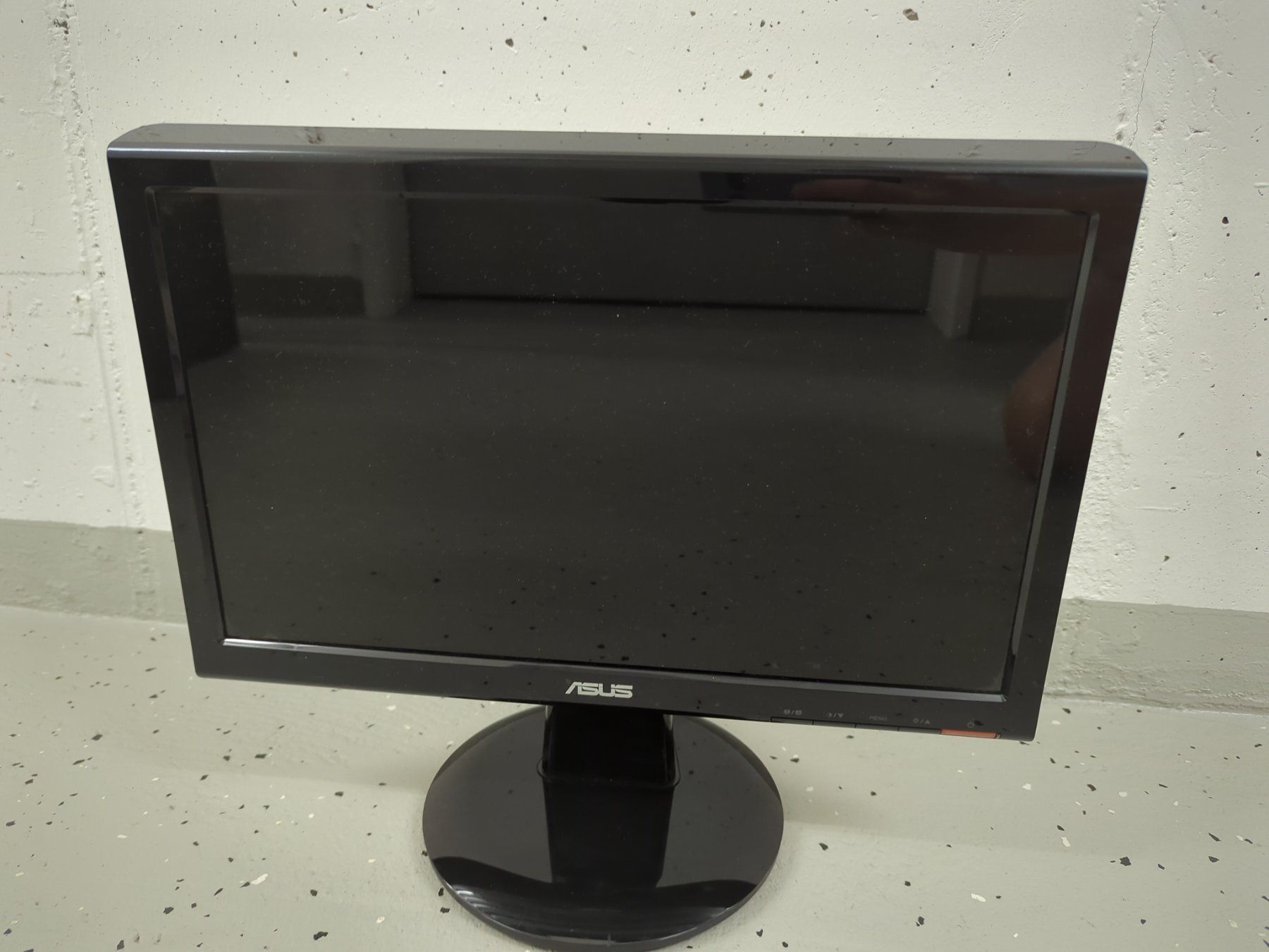 Asus Monitor: Asus Bildschirm/kaum gebraucht – Usato da Zug venduto da sunshinestateofmind 1