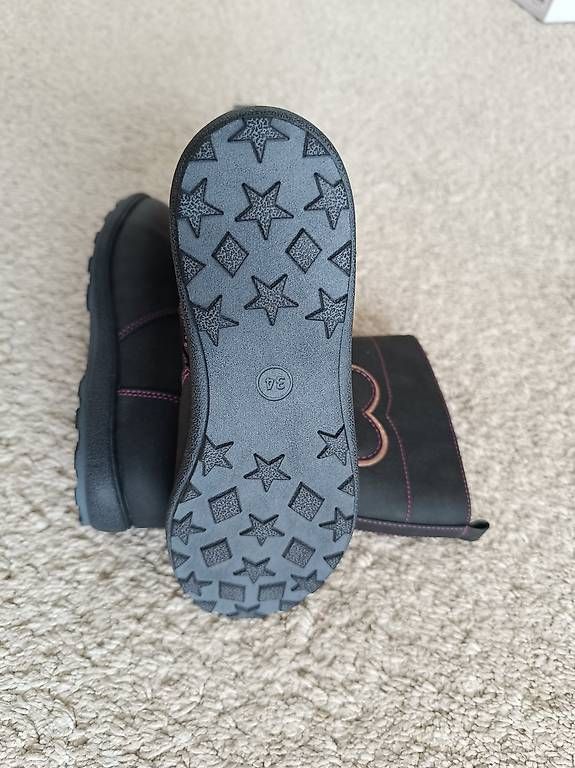 Schuhe für Mädchen: Gefütterte Mädchenstiefel – Neu und originalverpackt aus Rudolfstetten von Fotorobi 1