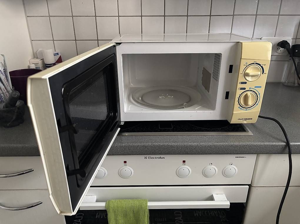 Appareils de cuisine: Mikrowelle Durabase  gebraucht – D'occasion à Steffisburg par nic_d2f7 1