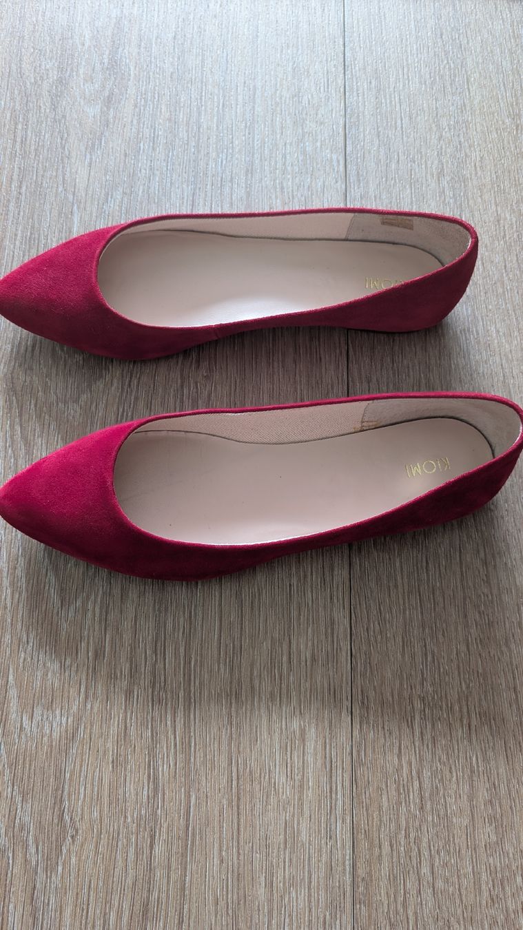 Chaussures femmes: Bright red suede leather flats – D'occasion à Ettingen par hms_w27b 1