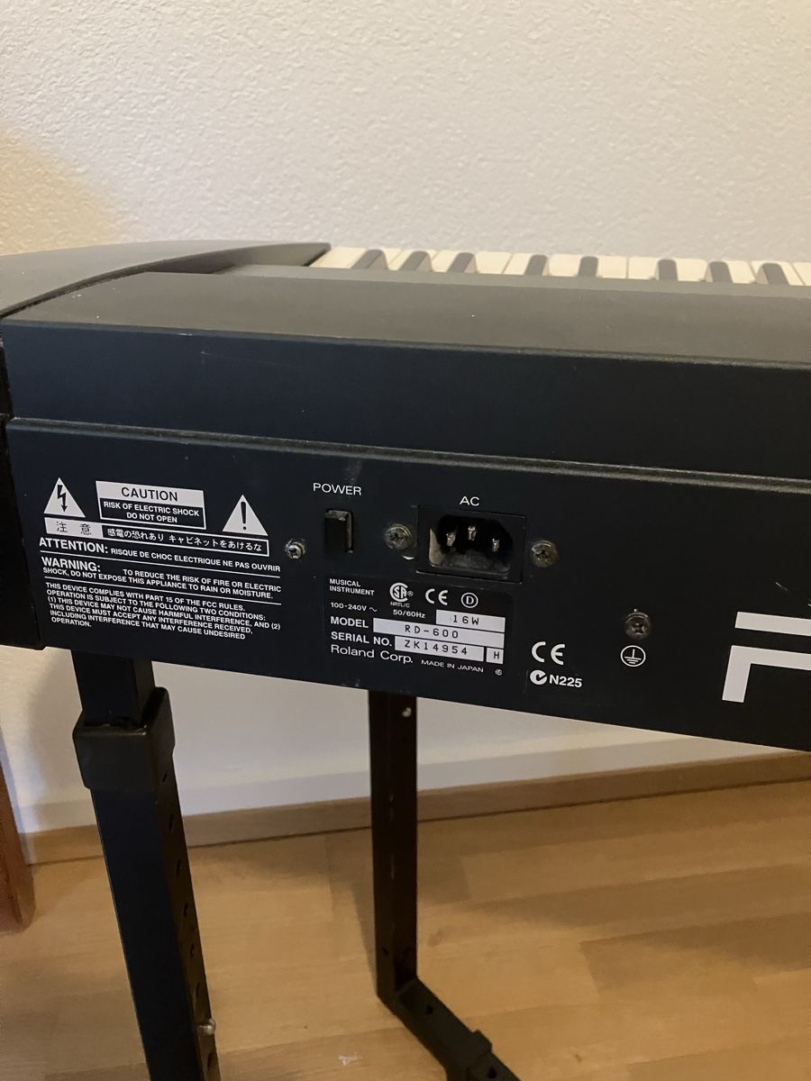 Roland Strumenti musicali: Roland RD-600 Digital Piano – Usato da Zürich venduto da breitstefan 7