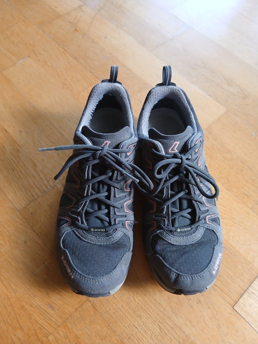 Lowa Scarpe da uomo: Trekkingschuhe Lowa – Usato da Dübendorf venduto da Fip05