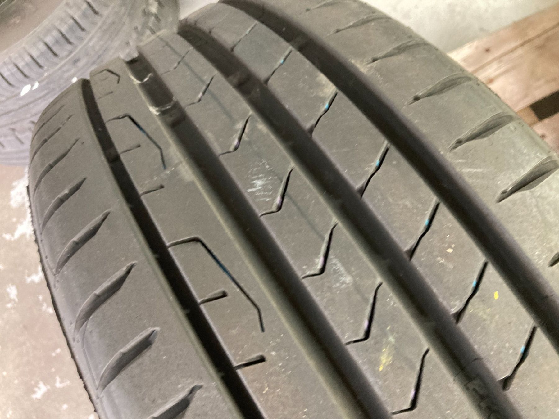 Continental Pneus & Kompletträder: 225/45R17 Continental Sommerpneu – Gebraucht aus Cham von Cham6332 5
