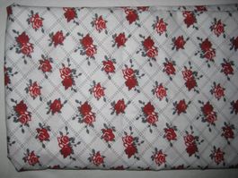 Baumwollstoff weiss mit roten Rosen und Rautenmuster