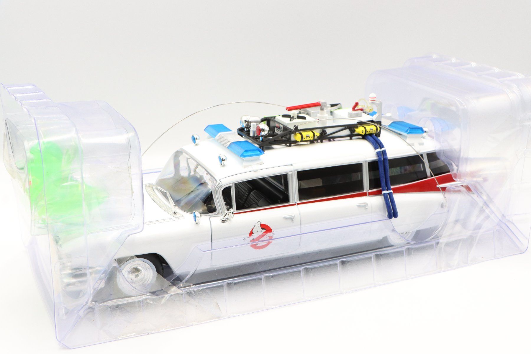 Cadillac Modellini d'auto: Cadillac Ecto-1 1959 Ghostbusters 1:18 AutoWorld – Nuovo e nell'imballaggio originale da Bühl b.Aarberg venduto da modelldiecast 3
