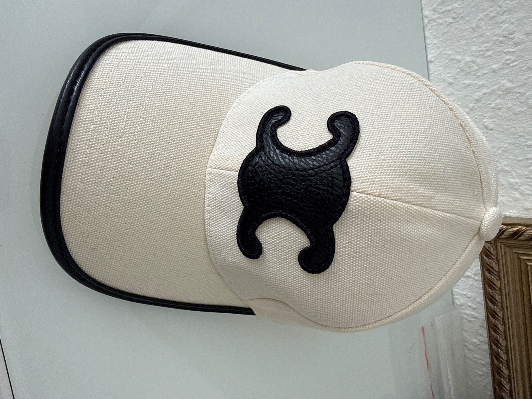 Celine Copricapi, berretti & cappellini: Baseballkappe CELINE Canvas schwarz/weiss – Nuovo (secondo la descrizione) da Münchenstein venduto da ptr_vg9h