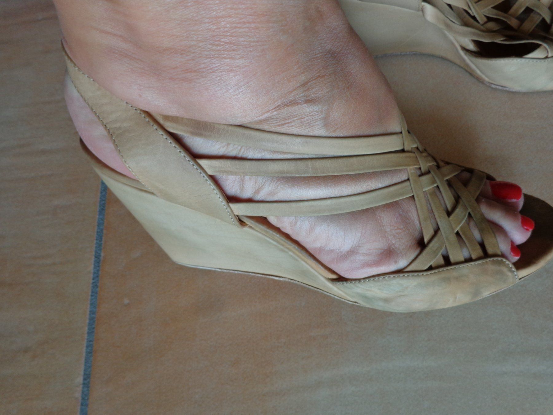 Damenschuhe: Sandales compensés en cuir beige 40 – Gebraucht aus St-Blaise von endora63 2