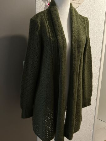 Lange Strickjacke olivgrüne von bpc selection Gr. 40/42