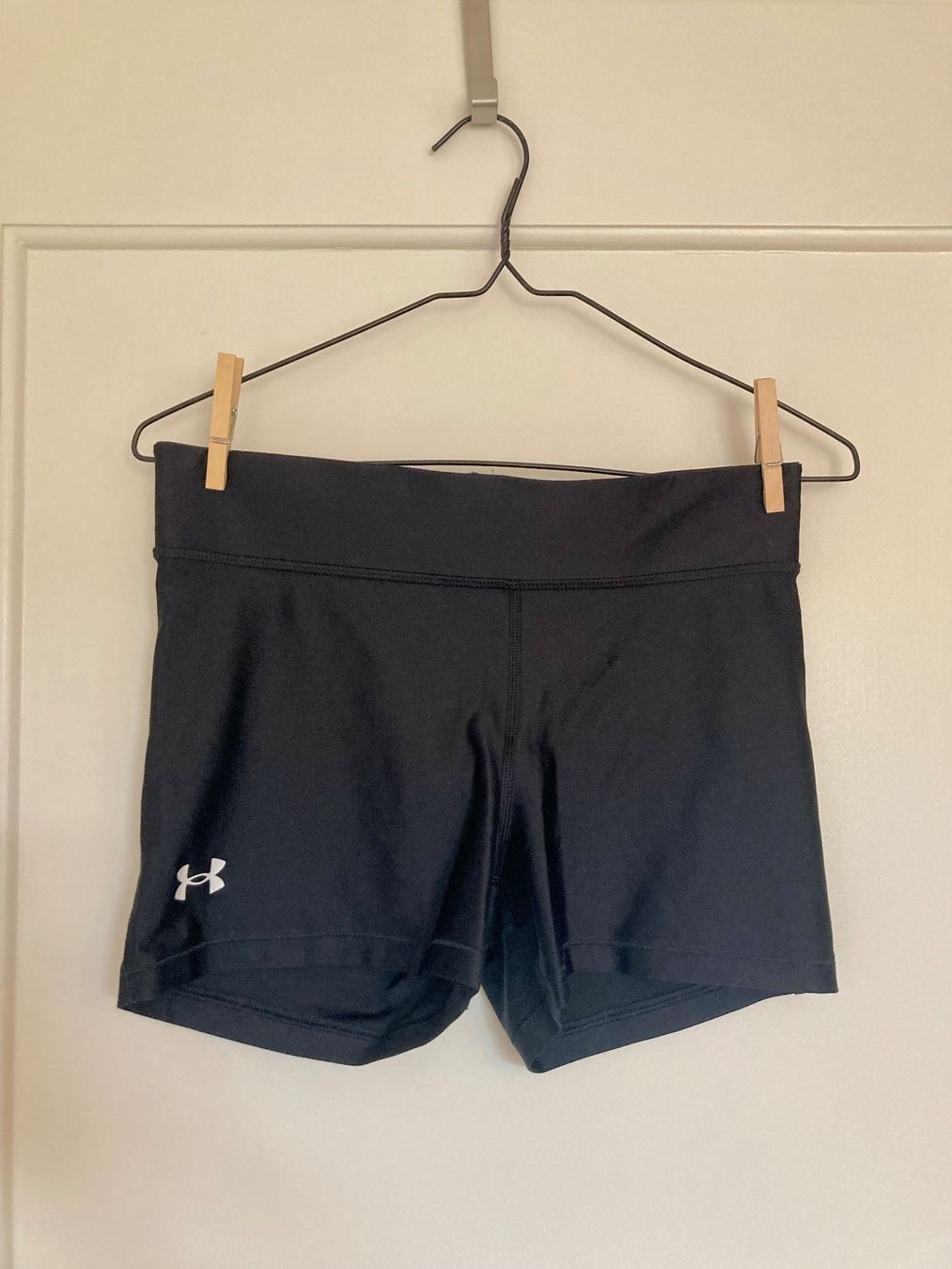 Pantaloni: Kurze Shorts von Under Armour – Usato da Zürich venduto da vesieber