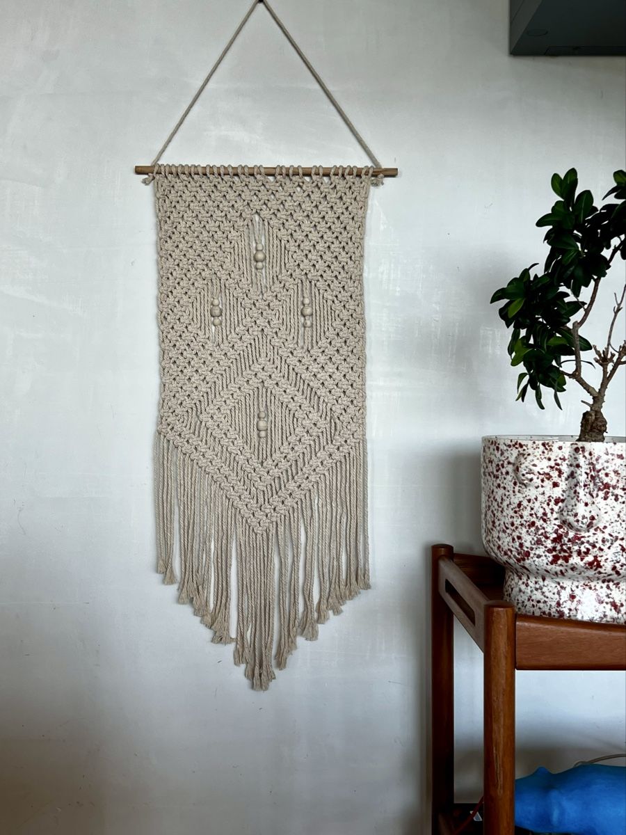 Alle Dekorationen: Macramé wall hanging with beads – Gebraucht aus Oberägeri von Theonose74 4